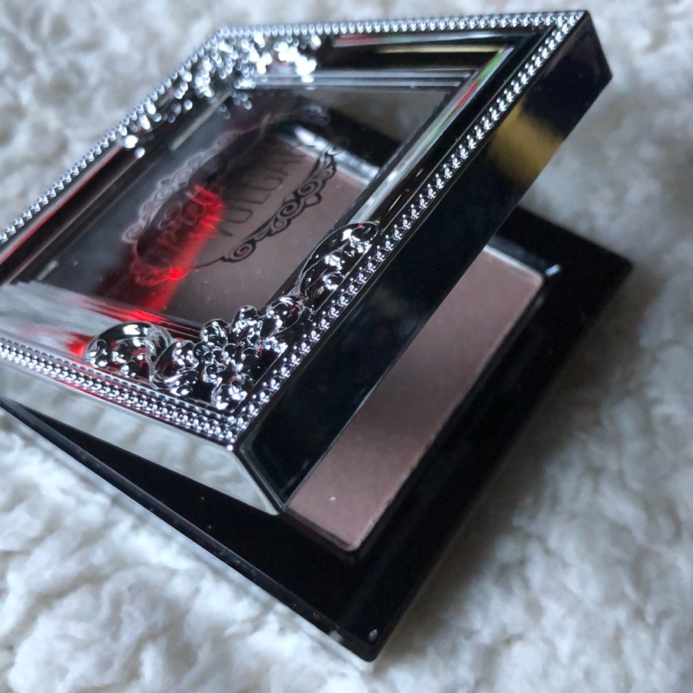 Pretty Vulgar Shimmering Swan